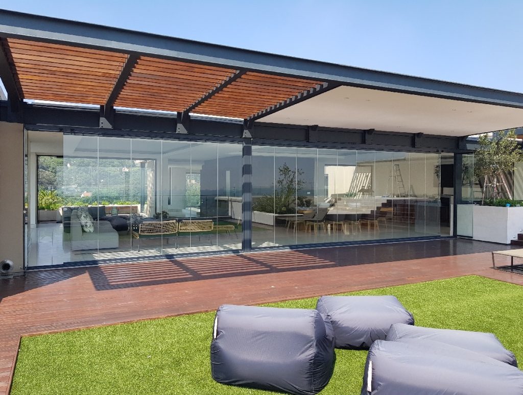 Frameless Glass Stacking Doors1